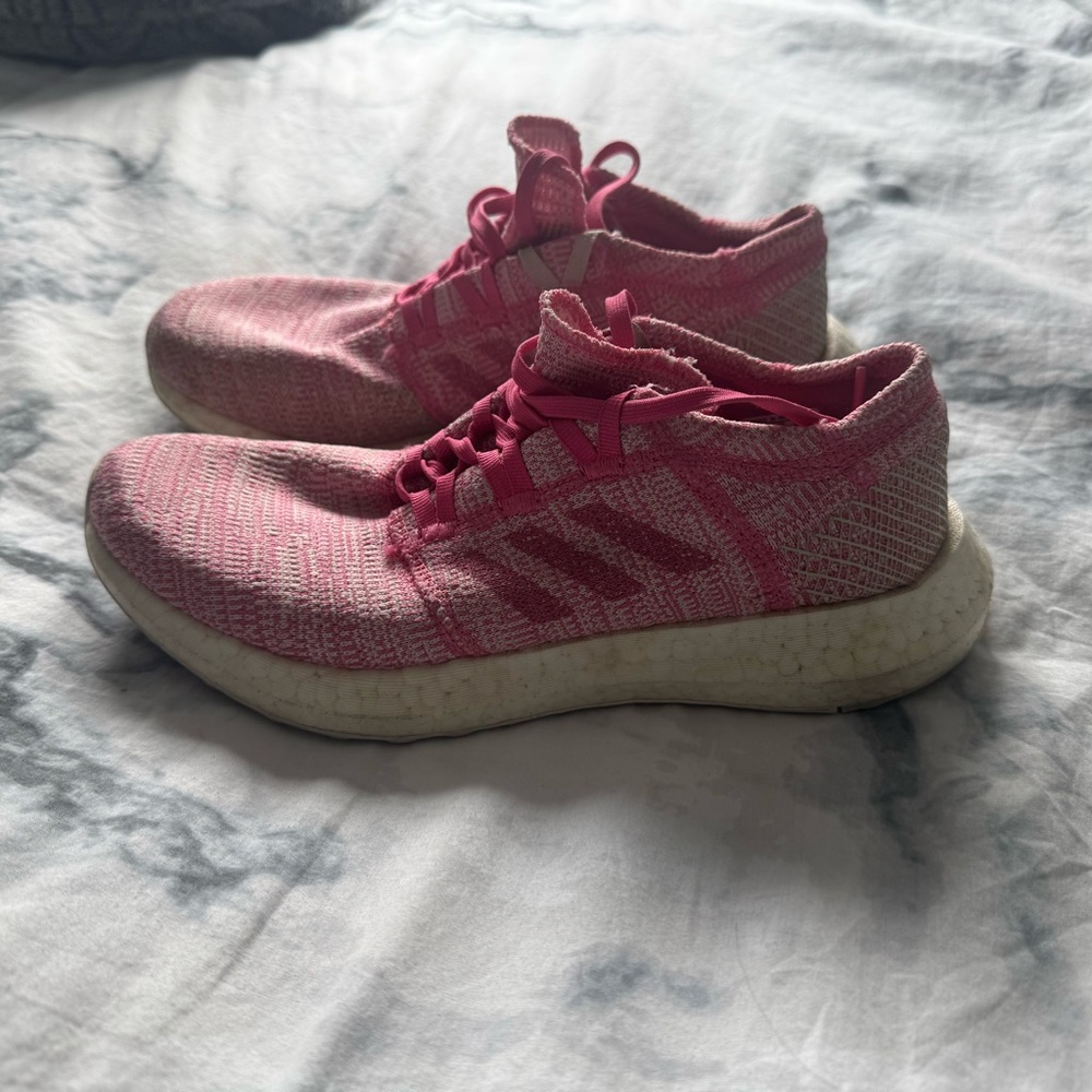Adidas pale pink running boost shoes
Size 6.5 fits 7.5 - Picture 3 of 3